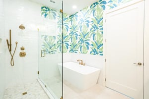 Ensuite King Bathroom, 2nd Floor