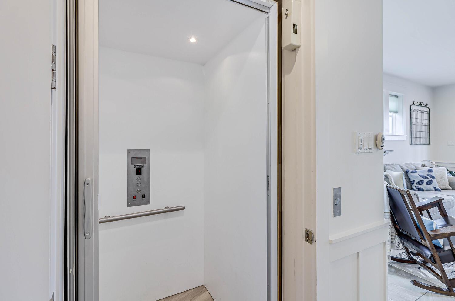 Elevator with Access to 2 Floors