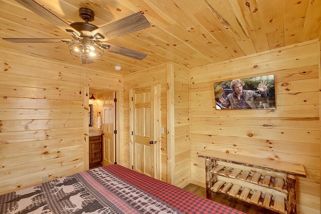Upstairs King Bedroom 2 w attached bathroom