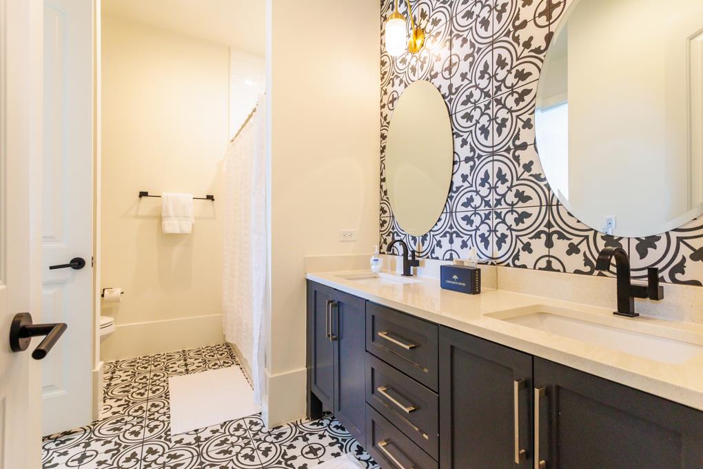 Shared Bathroom, 2nd Floor