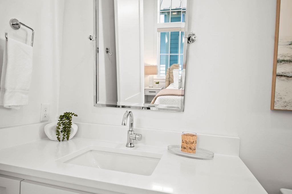 Second King Bathroom, 2nd Floor