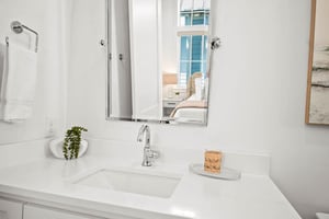 Second King Bathroom, 2nd Floor