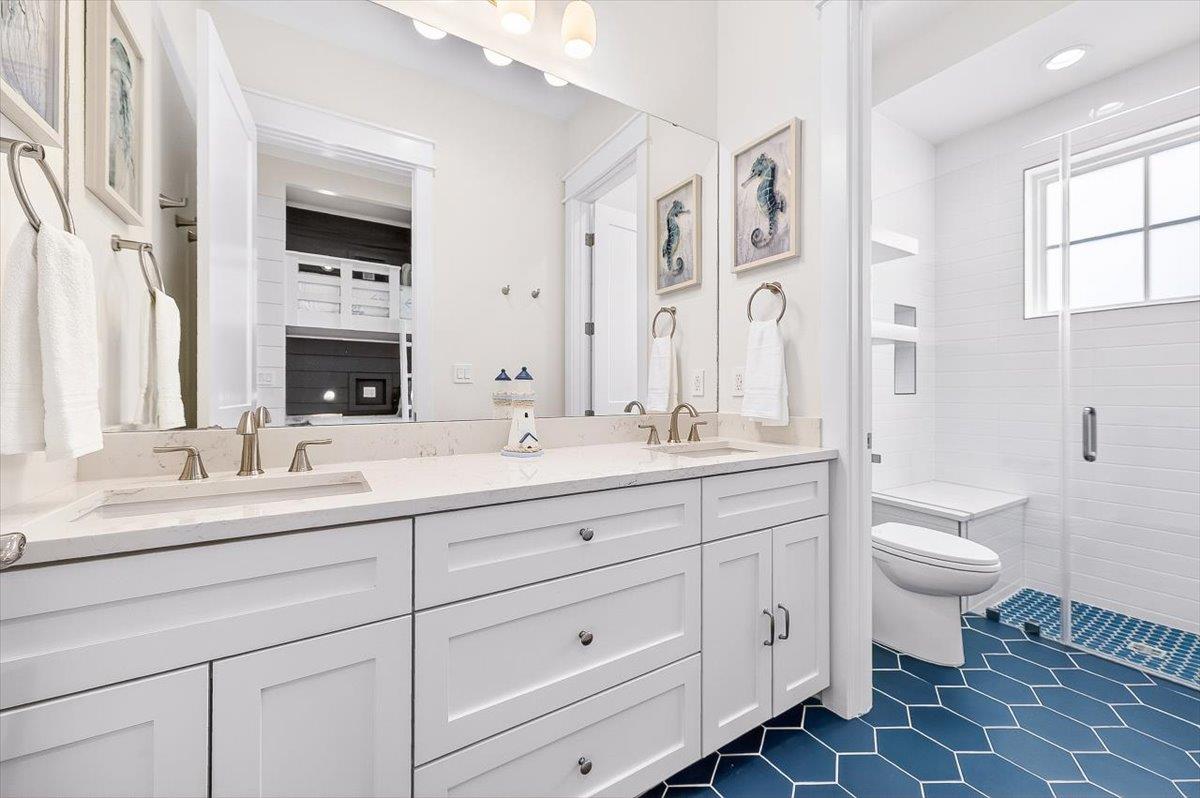 Bunk Room Bathroom, 1st Floor