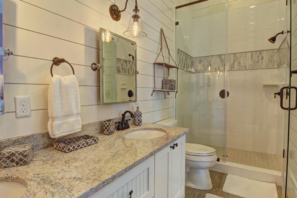 Primary King Bathroom, 2nd Floor