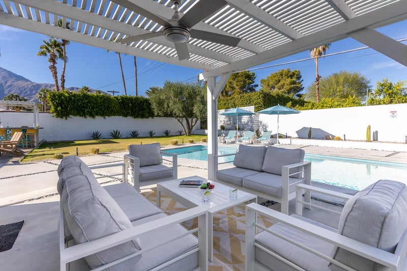 Outdoor patio with room for everyone