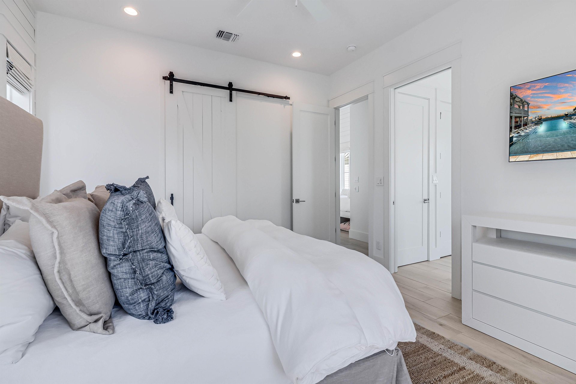 King Bedroom, 2nd Floor