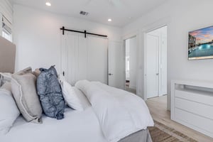 King Bedroom, 2nd Floor