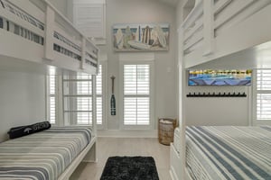 2nd Floor TwinTwin, TwinQueen Bunk Room