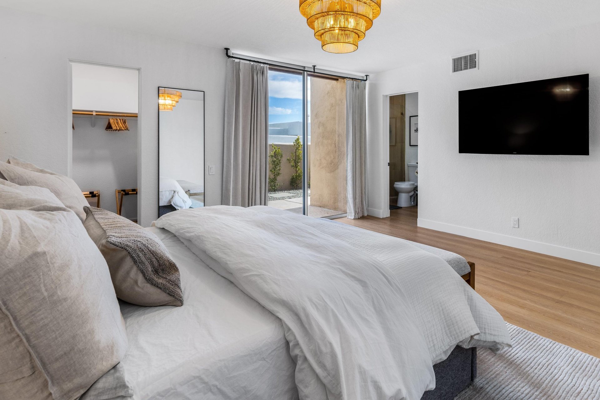 Guest bedroom