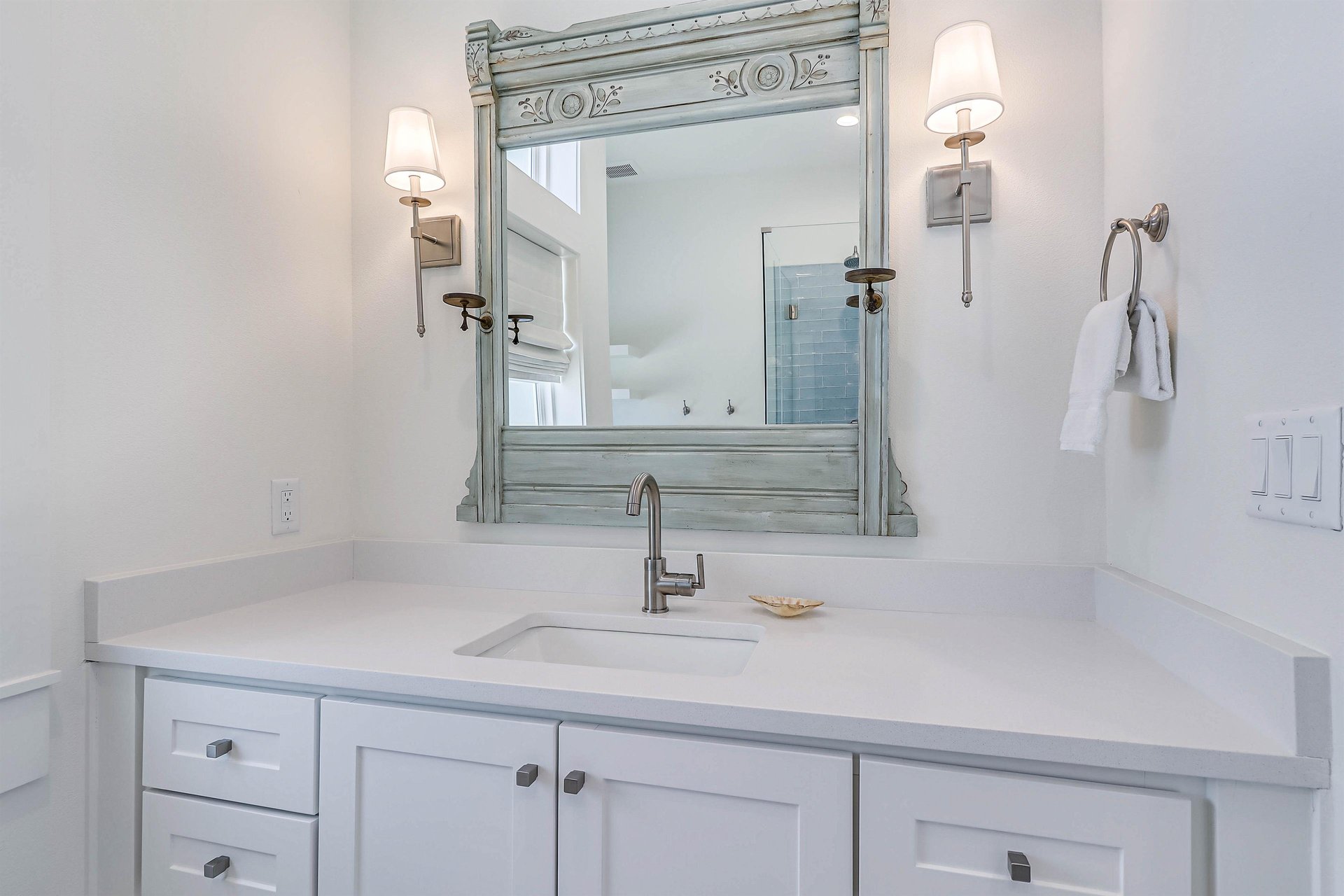 Third King Ensuite Bathroom, 2nd Floor