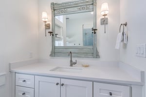 Third King Ensuite Bathroom, 2nd Floor