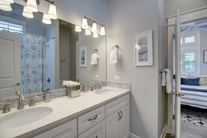 Queen and Bunk Room Shared Bathroom, 1st Floor