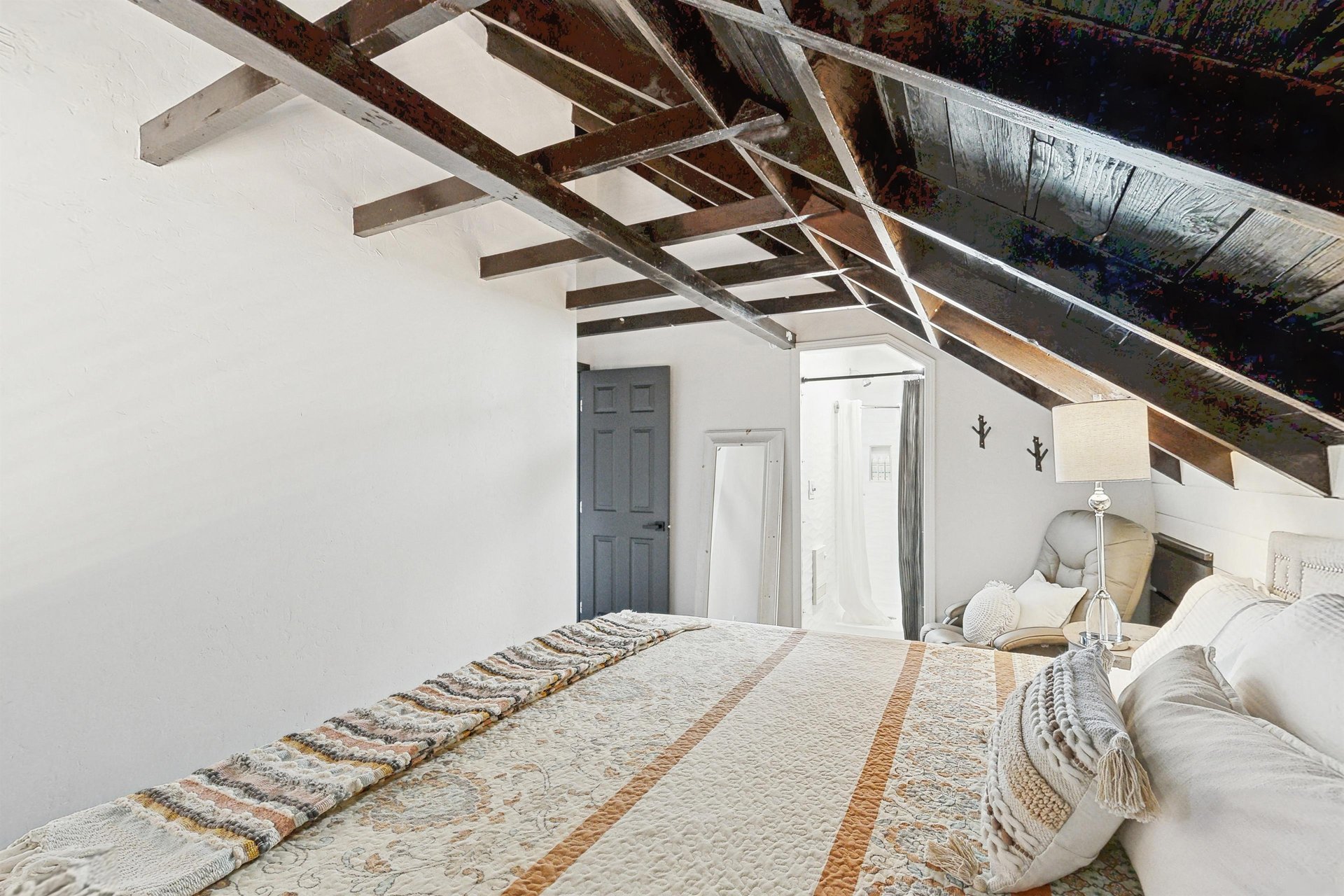 Features a king size bed.