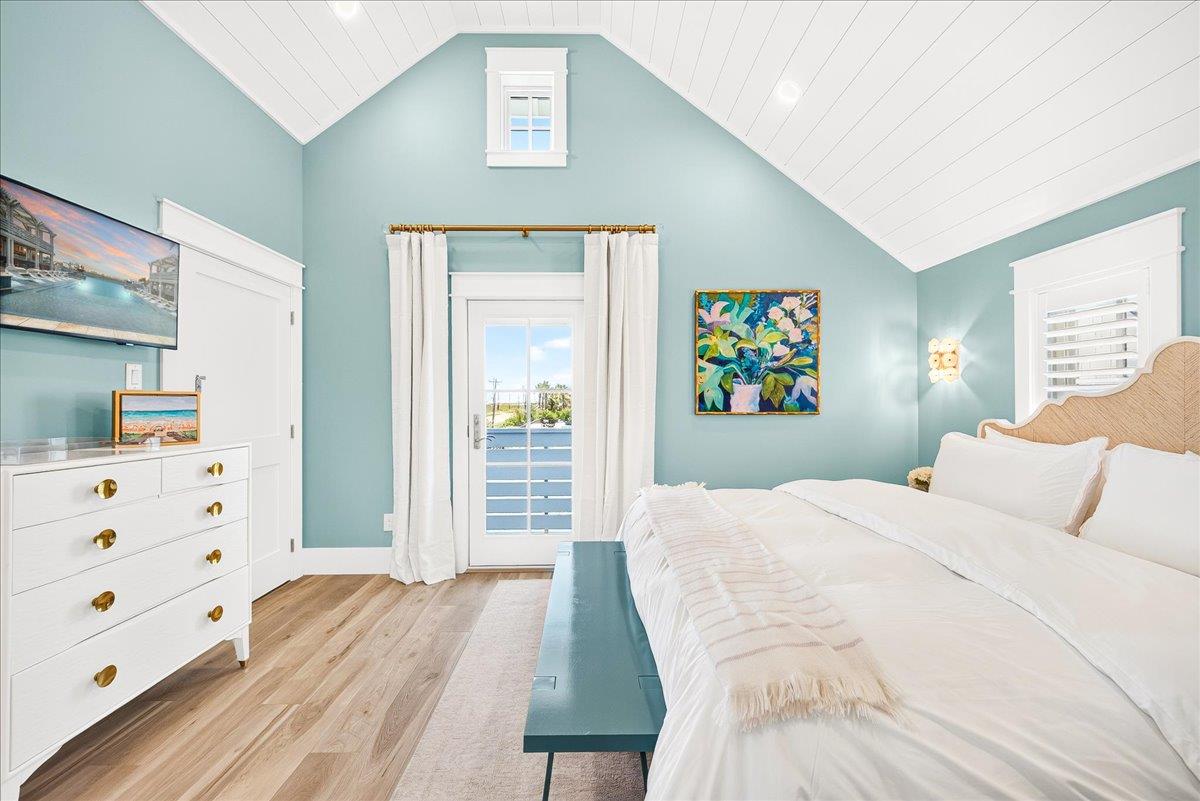 1st King Bedroom, 2nd Floor