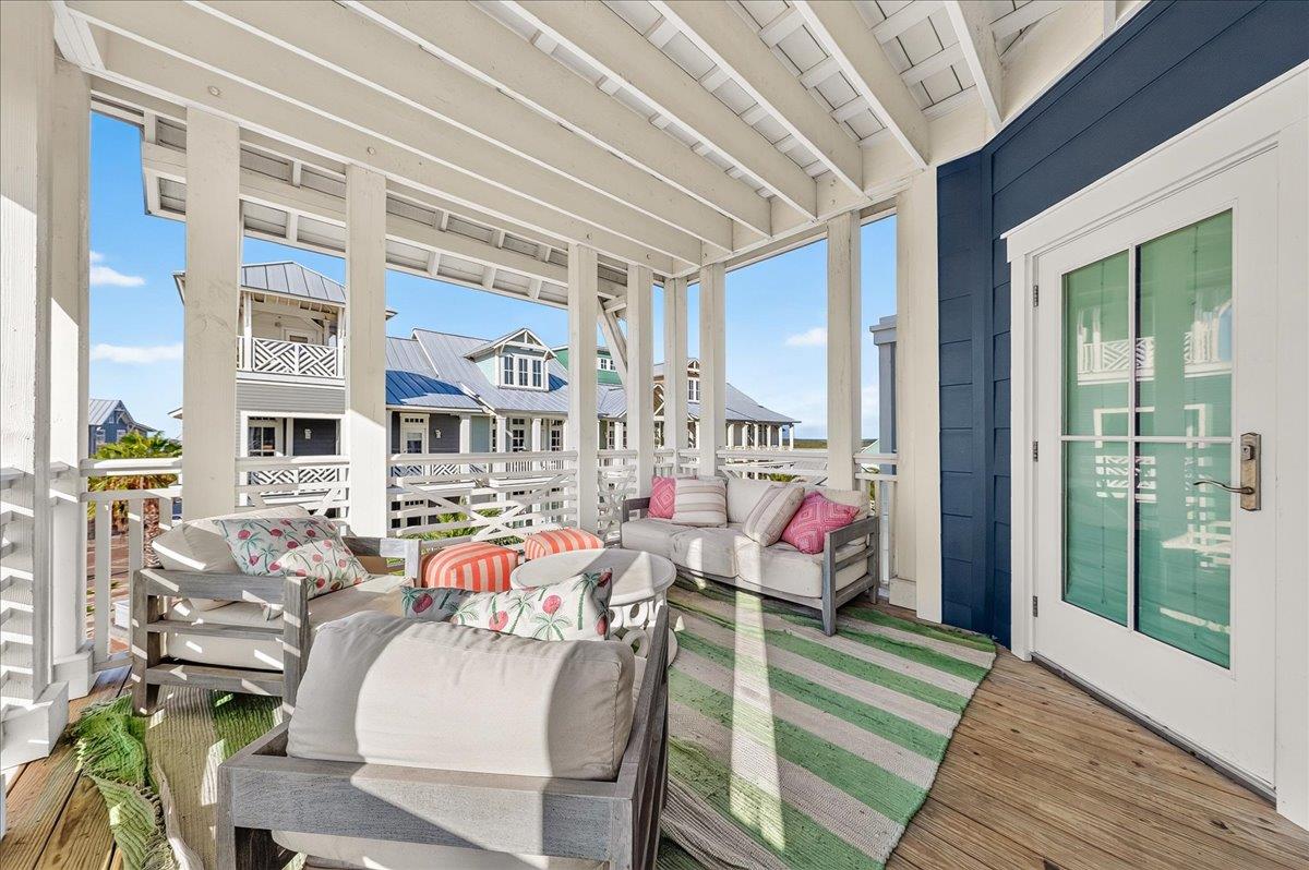 Lounge Balcony, 1st Floor