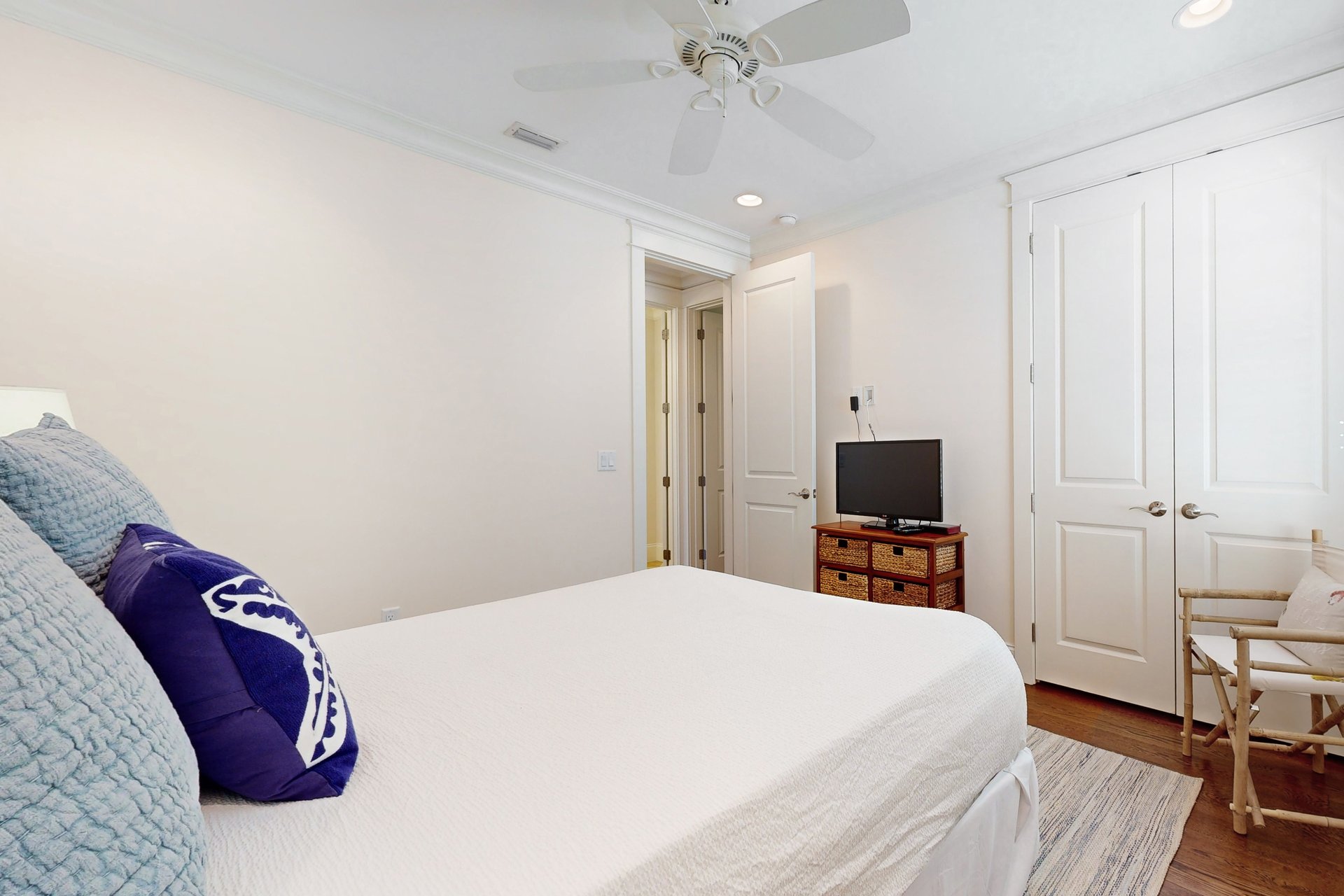 Lakeside Happy Place 13