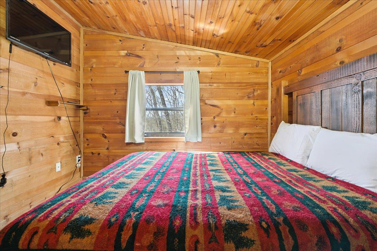 43Primary Bedroom