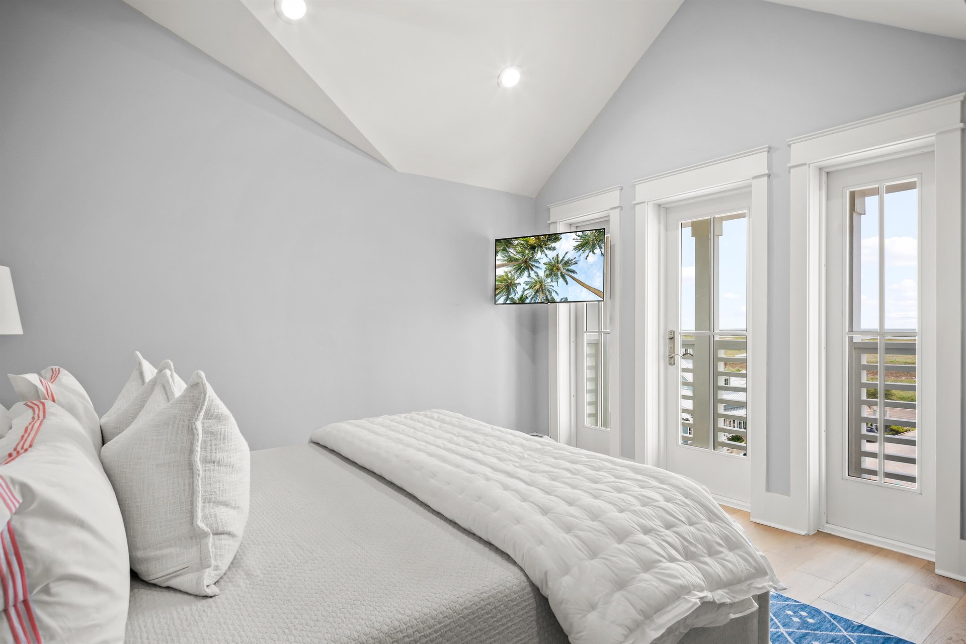 King Bedroom, 2nd Floor