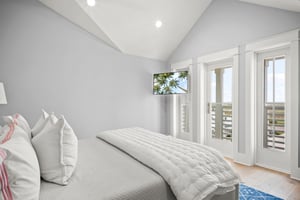 King Bedroom, 2nd Floor