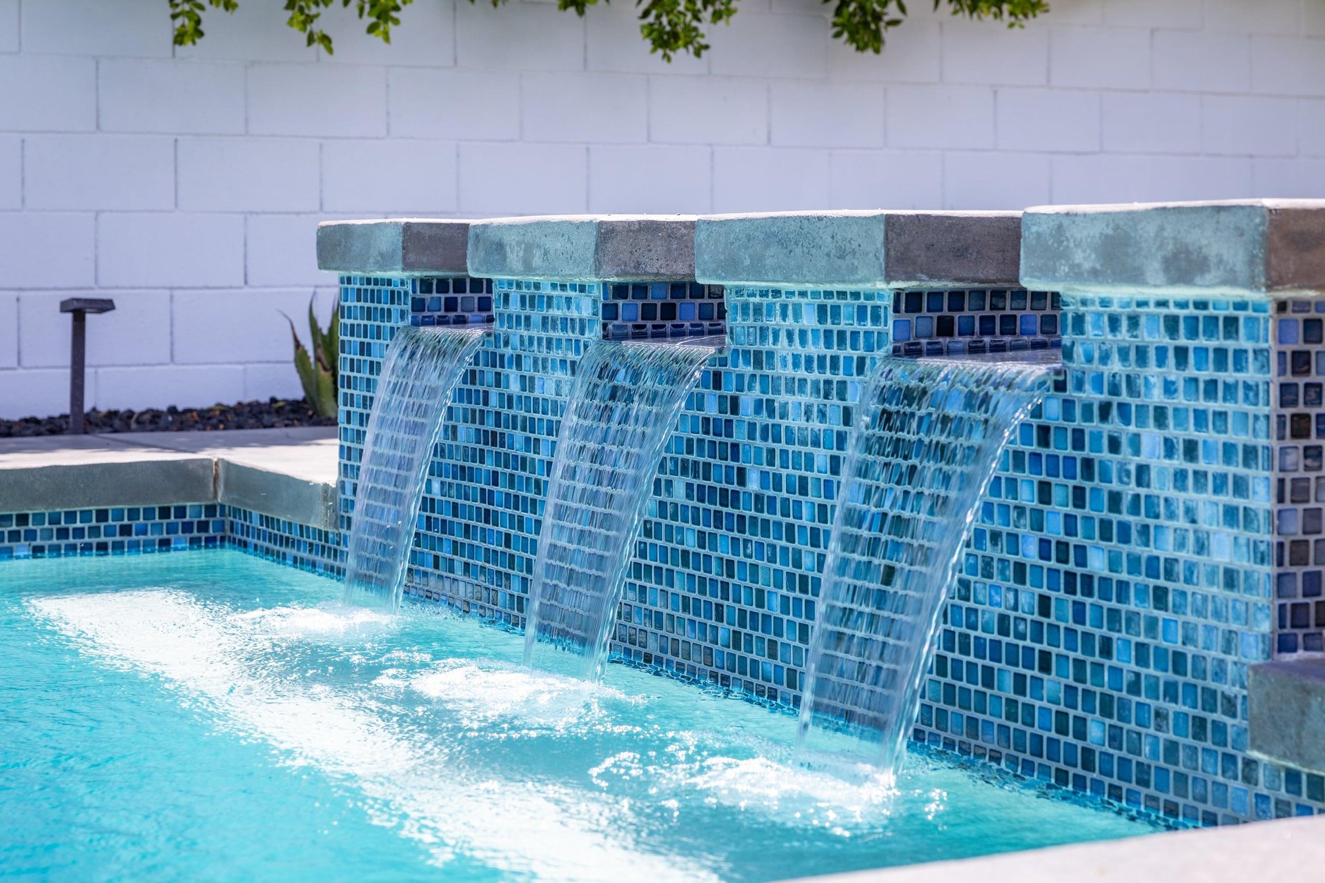 Triple waterfall feature
