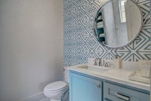 King Bathroom, 2nd Floor