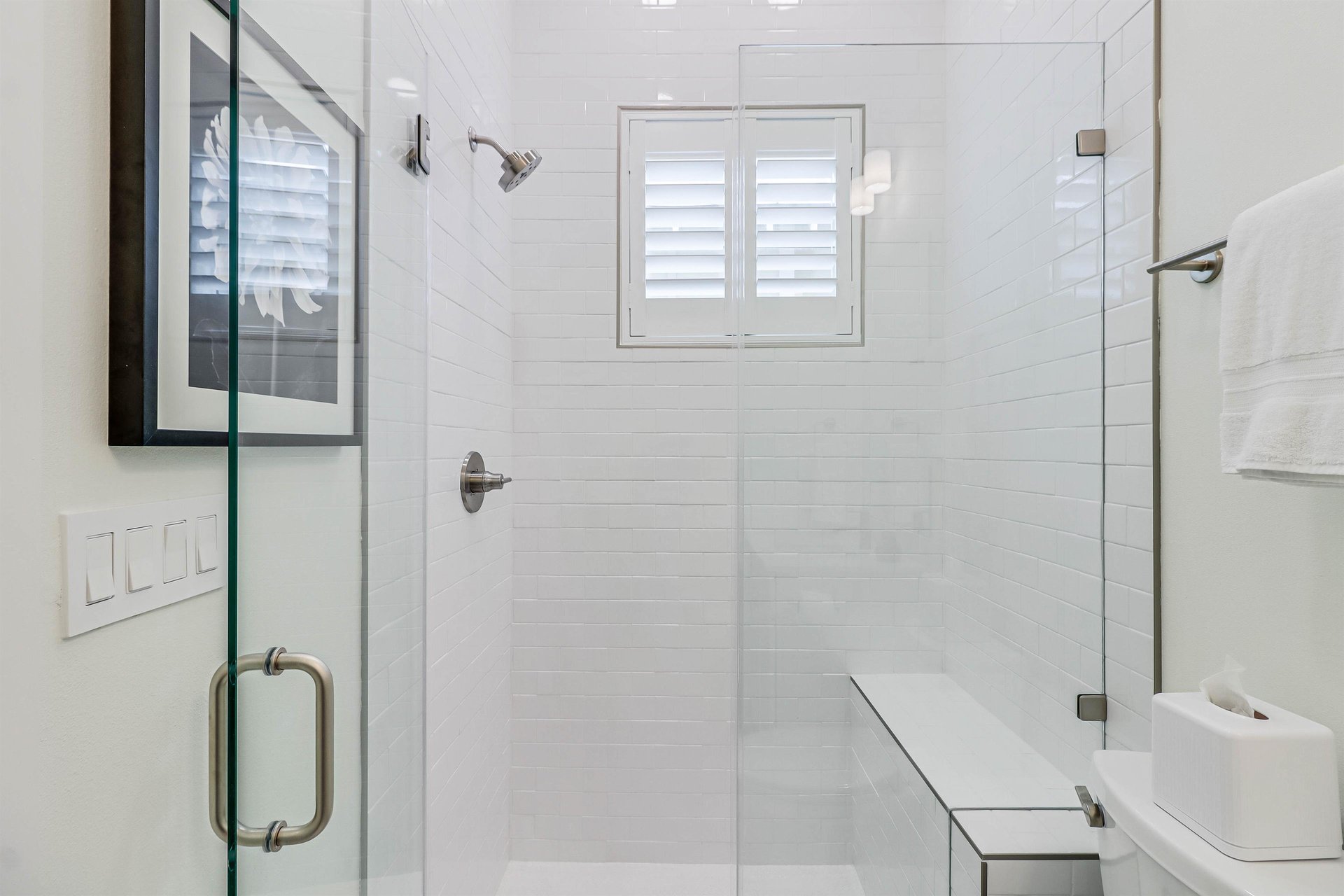 Queen Bathroom, 2nd Floor