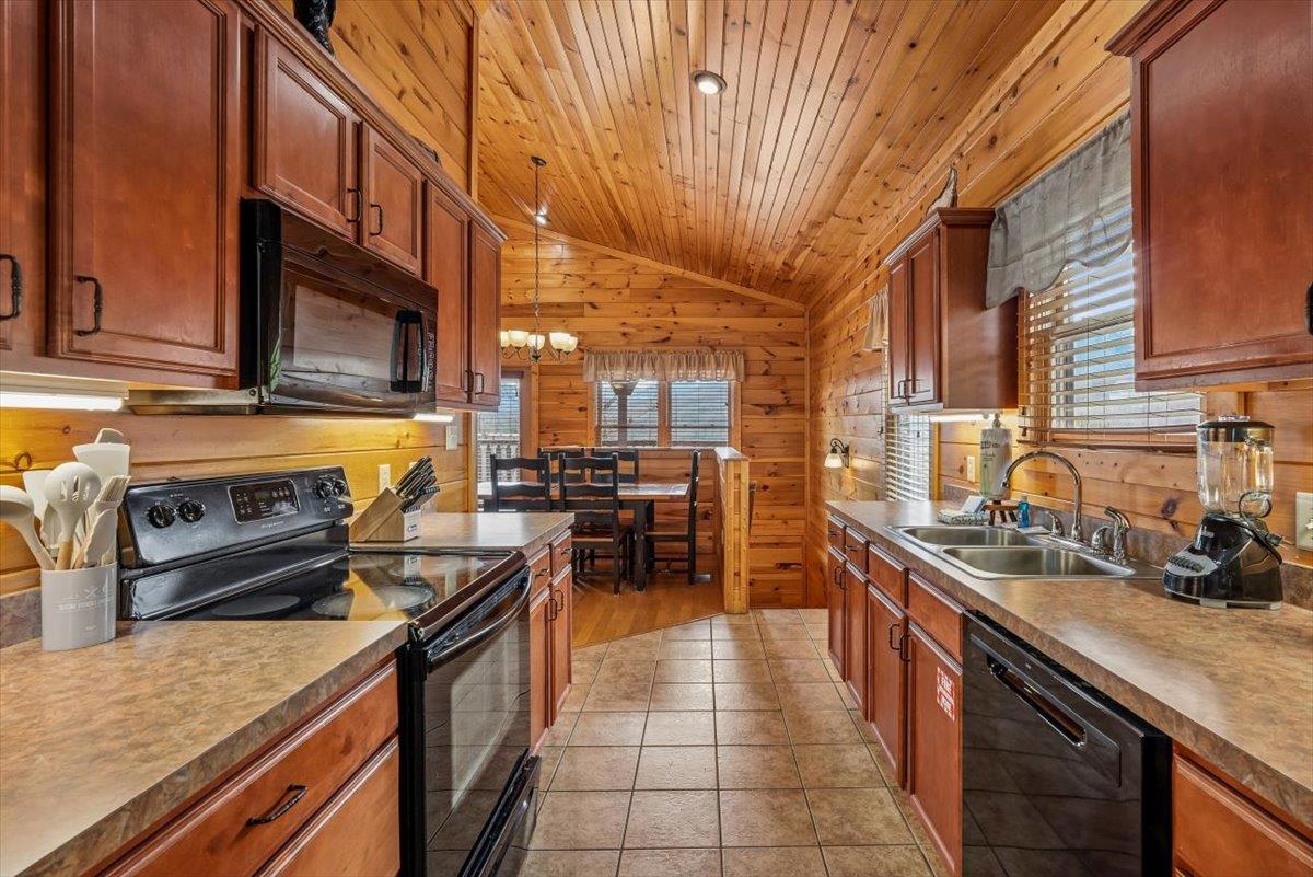 13Kitchen