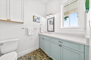 1st Floor, Shared Bathroom