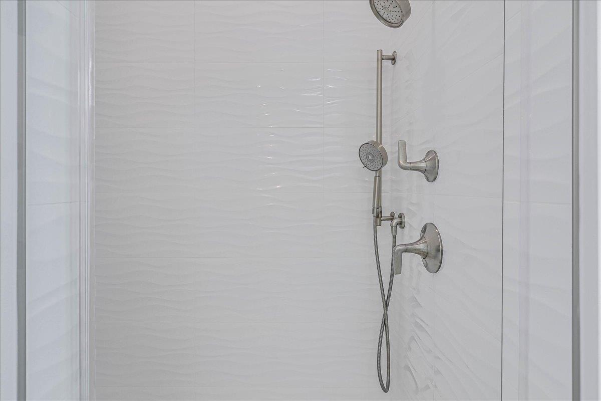 Primary King Bathroom, 2nd Floor