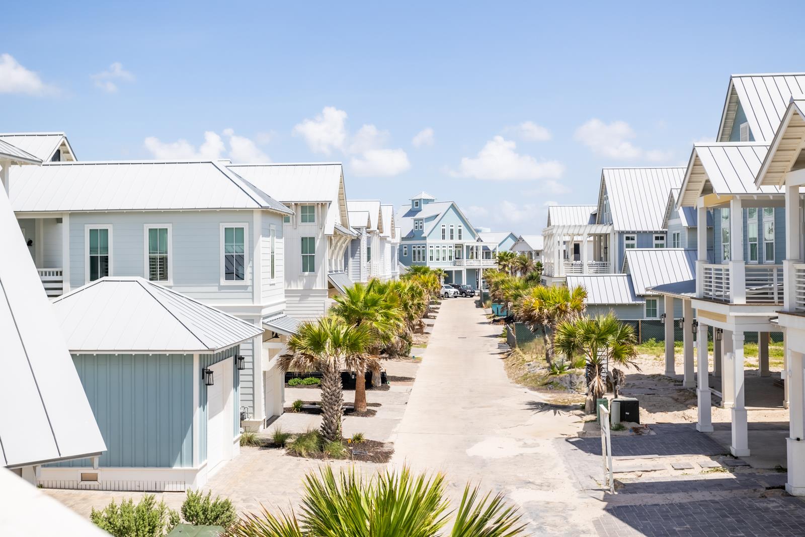 Ensuite King Bedroom with Balcony Access, View of The Community,