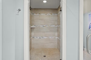 Primary King EnSuite, 3rd Floor