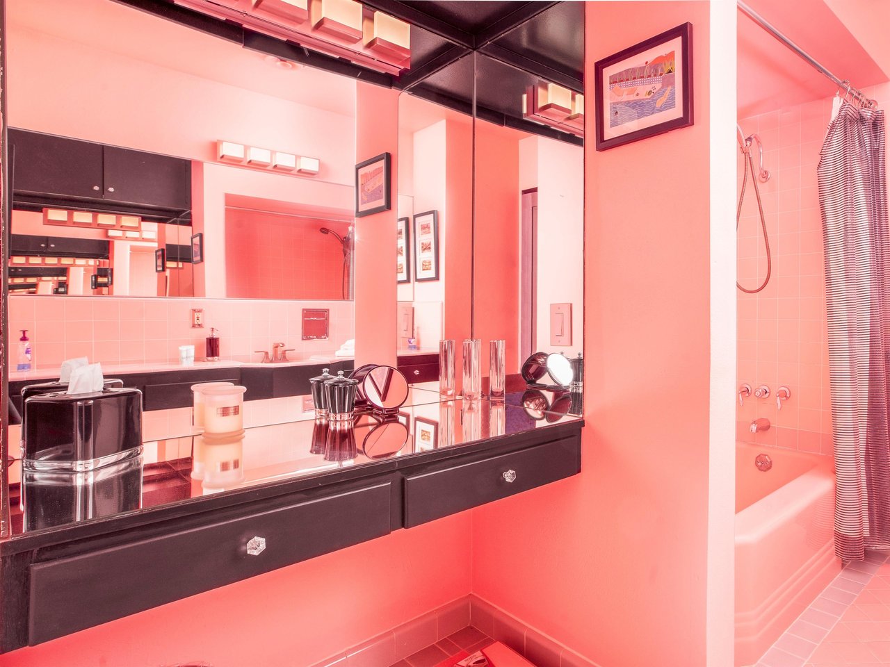 Pamper yourself in the luxurious bathroom