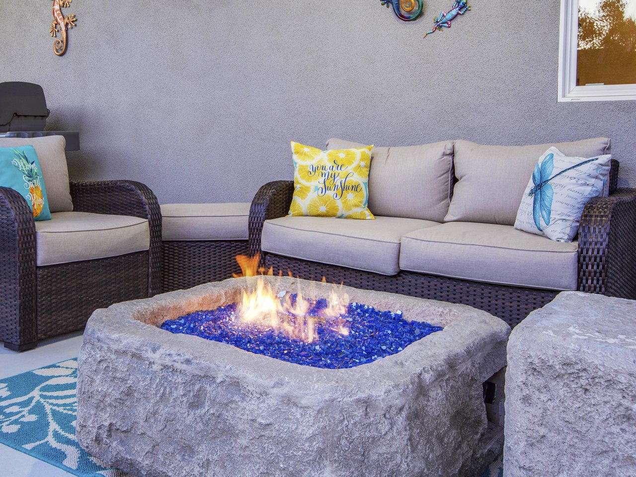 Fabulous fire pit lounge