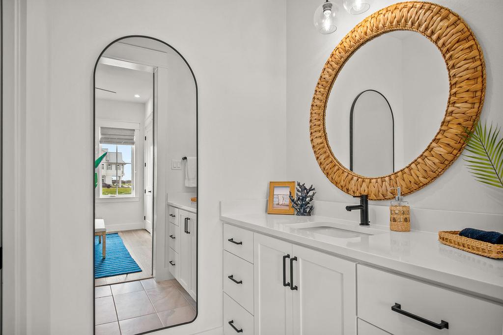 Third King Bathroom, 1st Floor