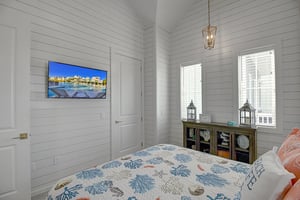 Queen Bedroom, 2nd Floor