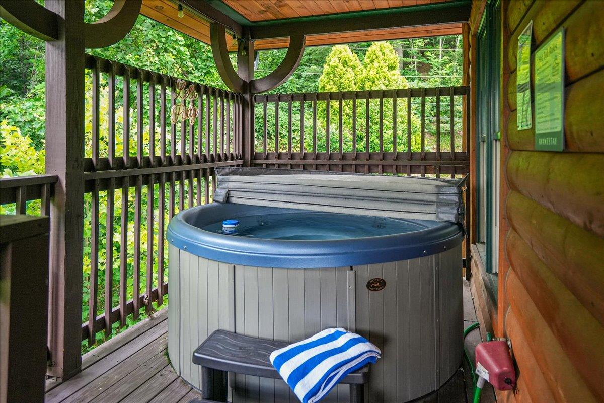 096Hot Tub