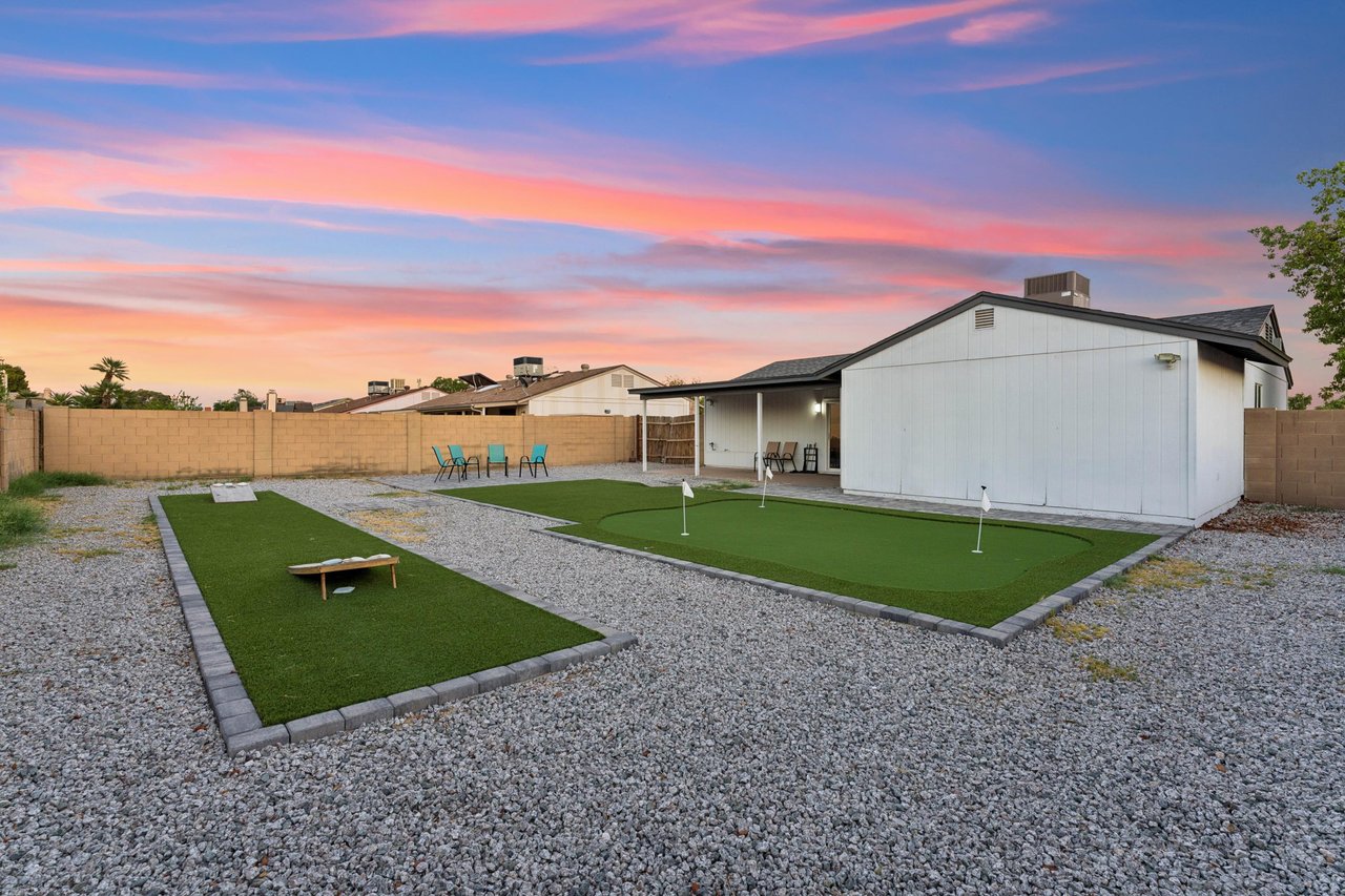 Enjoy your stay at Glorious Glendale Getaway, your home away from home