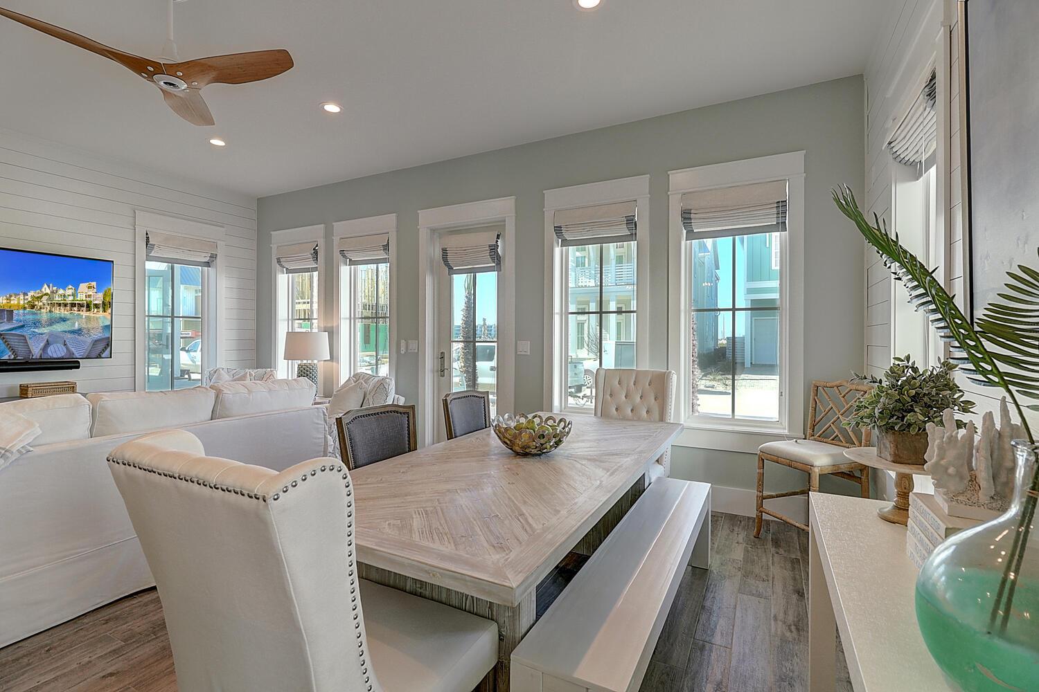 1st Floor Dining Area