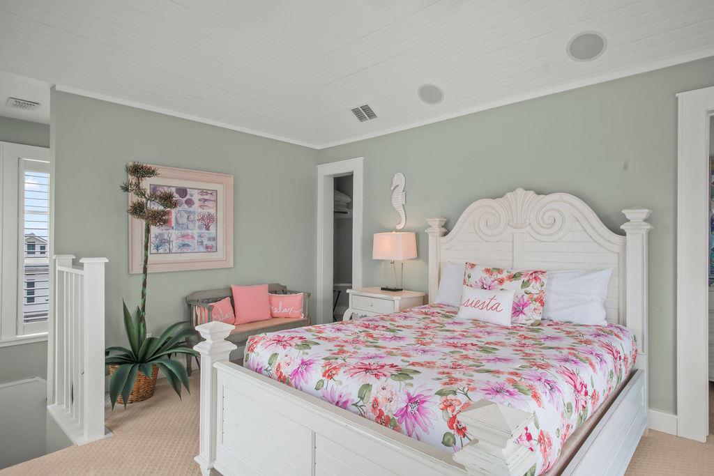 Queen Bedroom, 3rd Floor