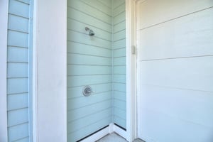 1st Floor, Outdoor Shower