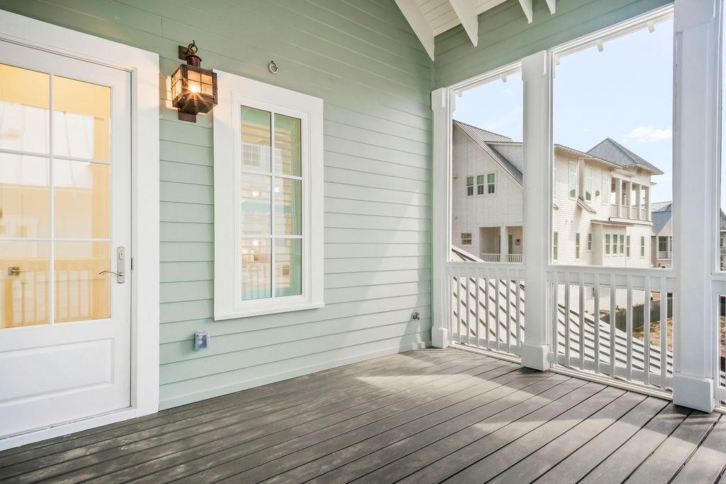 Screened Balcony, 2nd Floor
