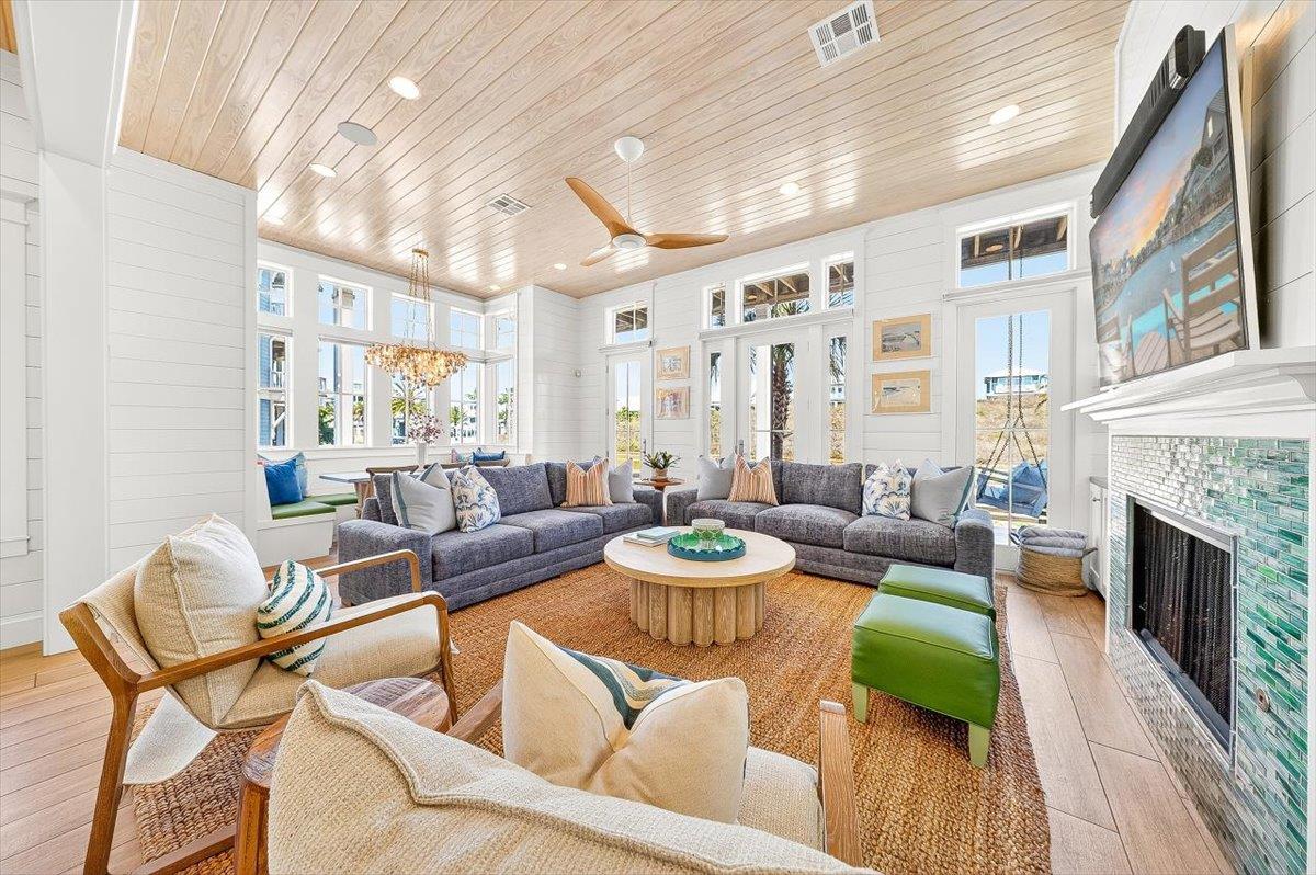 1st Floor, Living Room