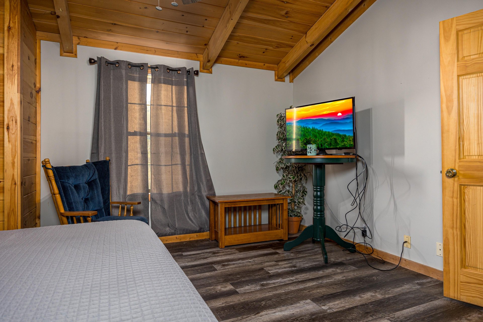 at bearadise 4 us a 3 bedroom cabin rental located in pigeon forge