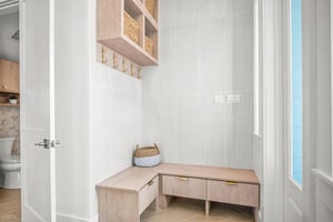 Entry Seating  Storage, 1st Floor