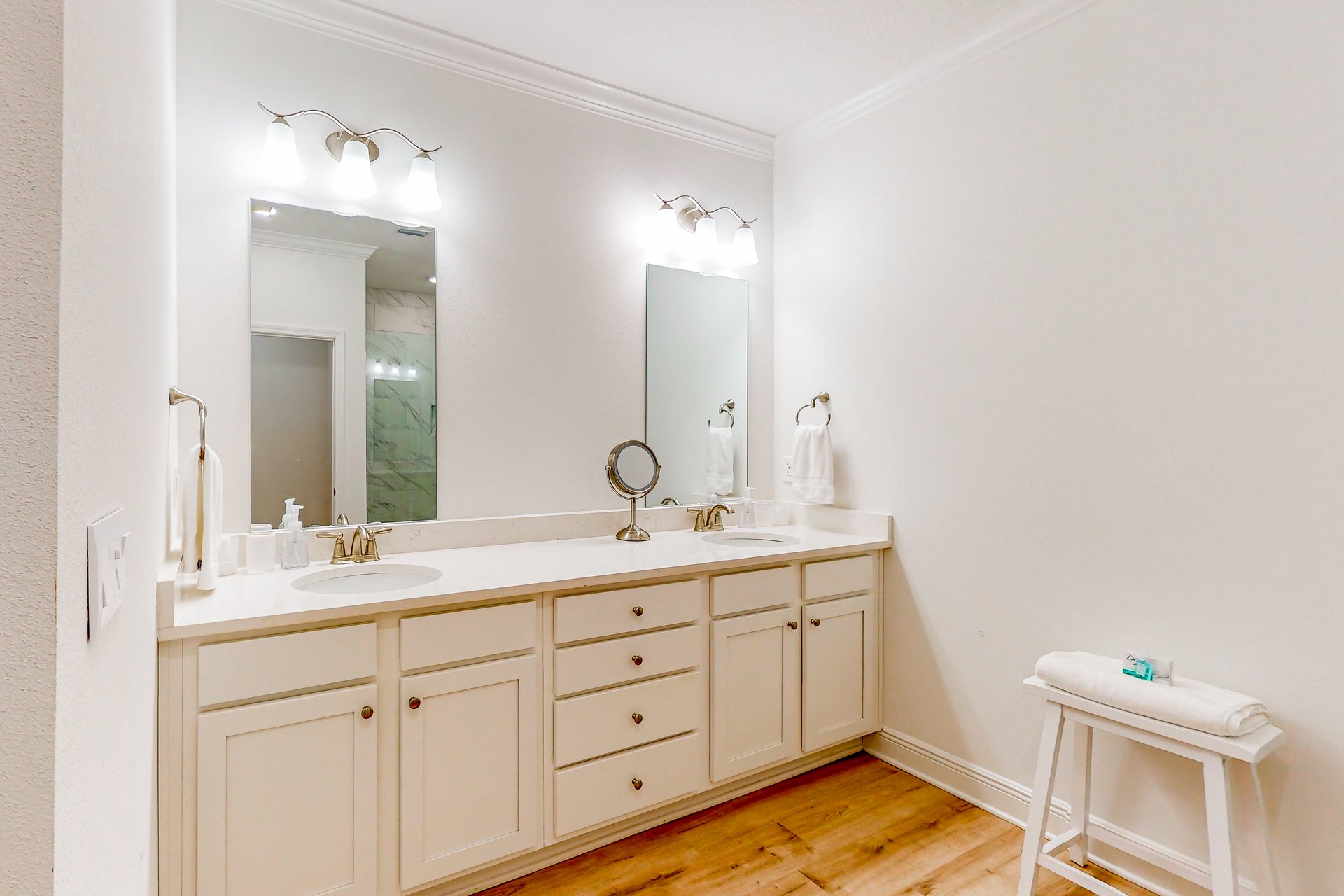 The Beach and Bay Nest 13