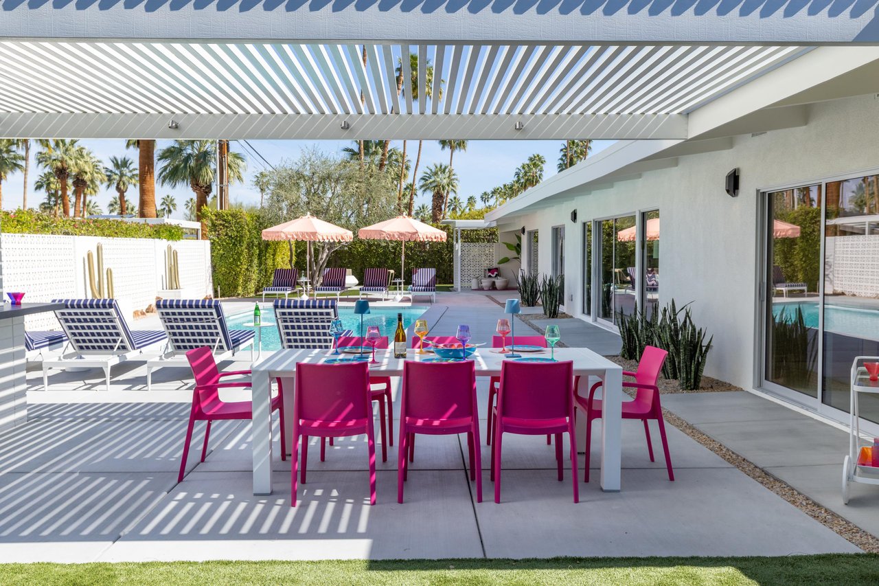 Covered al fresco dining for 8