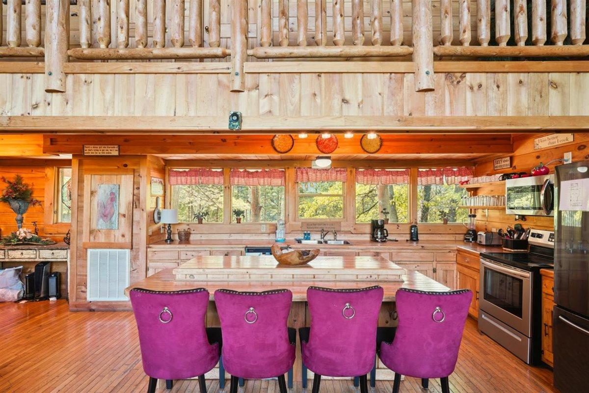 08Dining Room