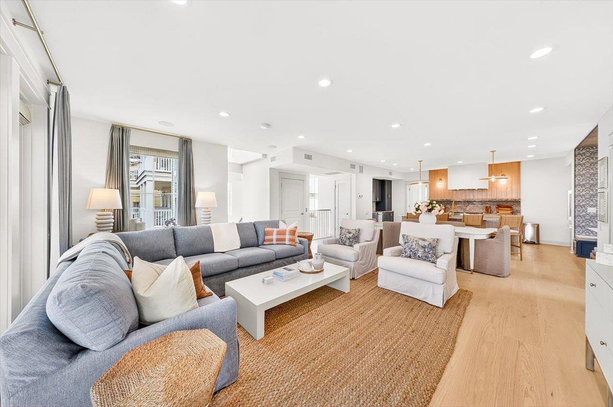 2nd Floor, Living Room