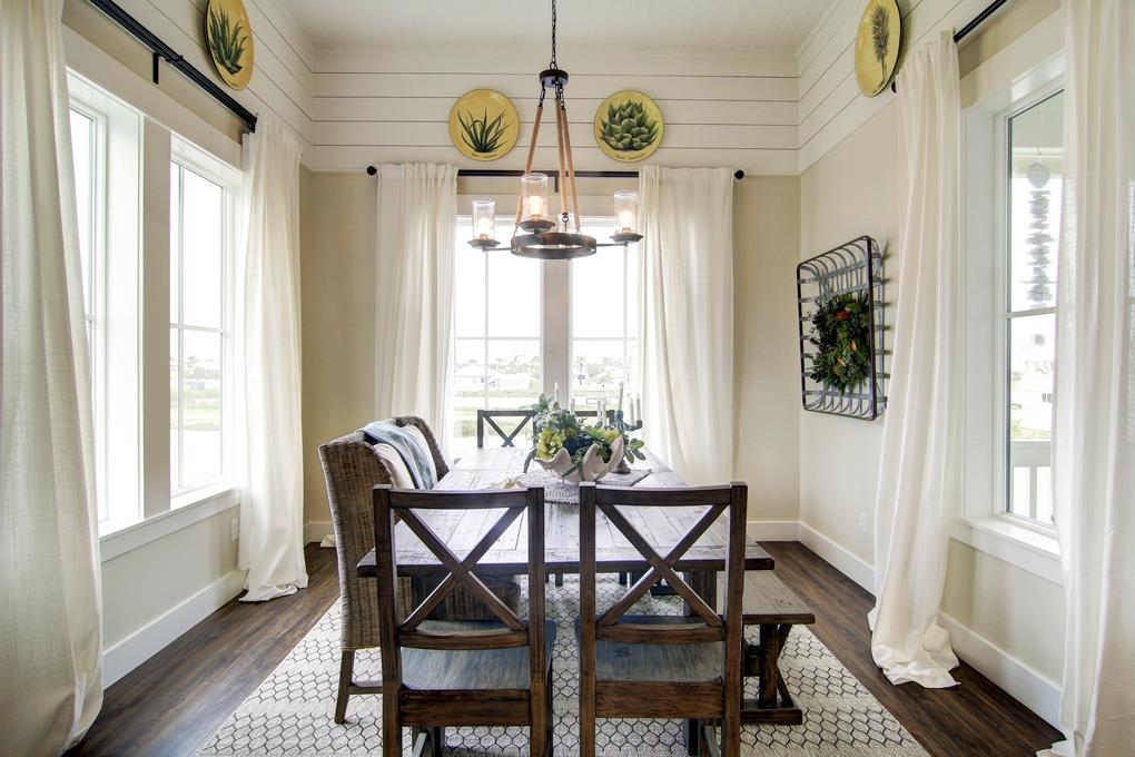 2nd Floor Dining Room Overlooking the Lake