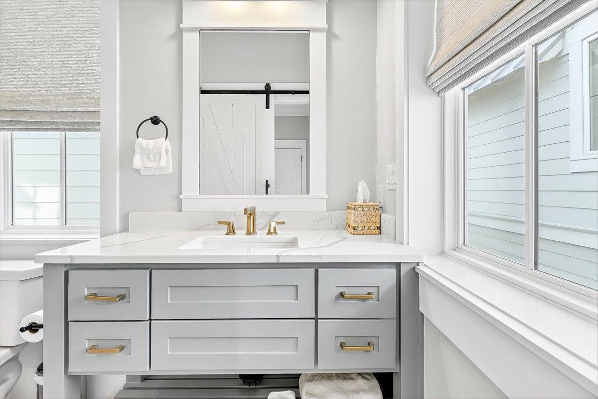 Bunk Bathroom, 2nd Floor